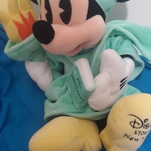 Minnie Mouse Statue of Liberty